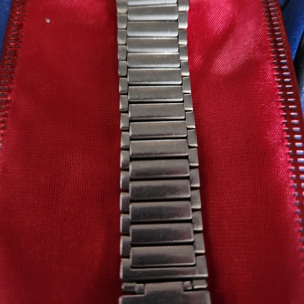 WATCH - Picture 2 of 4
